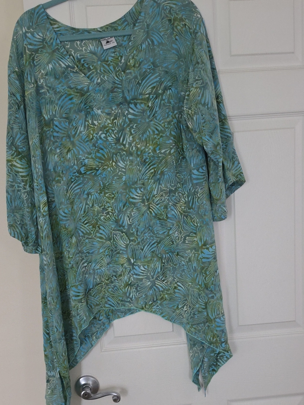 Women's Aqua Floral  Tunic - Lightweight V-Neck. LOST RIVER. 3XL.